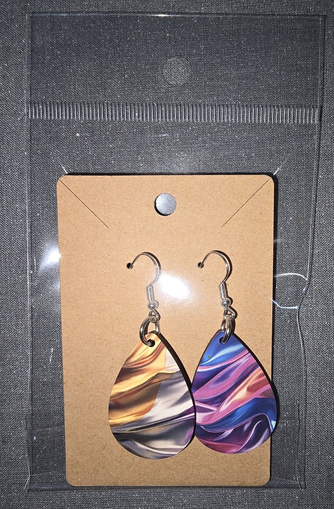 Paire de boucles d’oreilles MDF imprimées.